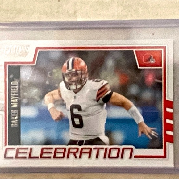 Sports trading cards - Picture 2 of 4